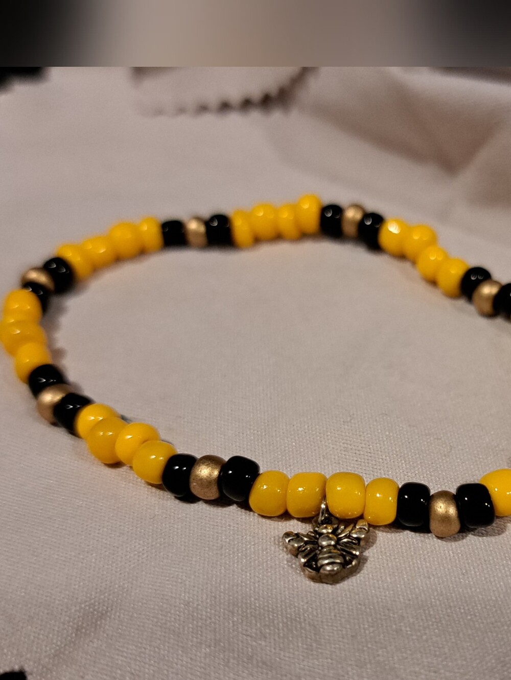 Handcrafted Bumble Bee Charm Elastic Glass Beaded Bracelet